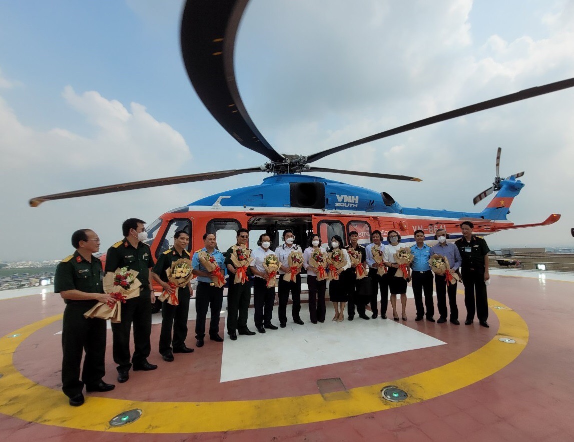 “Ngắm TP. Hồ Chí Minh từ trên cao” bằng phương tiện máy bay trực thăng không chỉ hướng đến đối tượng là khách du lịch trong và ngoài nước, đây còn là phương tiện hữu ích để thực hiện các dịch vụ bay cấp cứu cho bệnh nhân có nhu cầu,…
